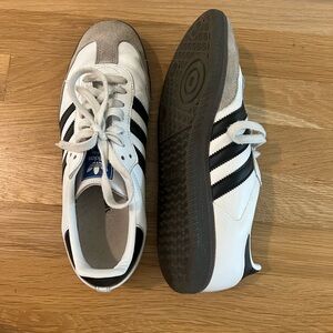 Adidas Sambas/ white/ woman’s size 9